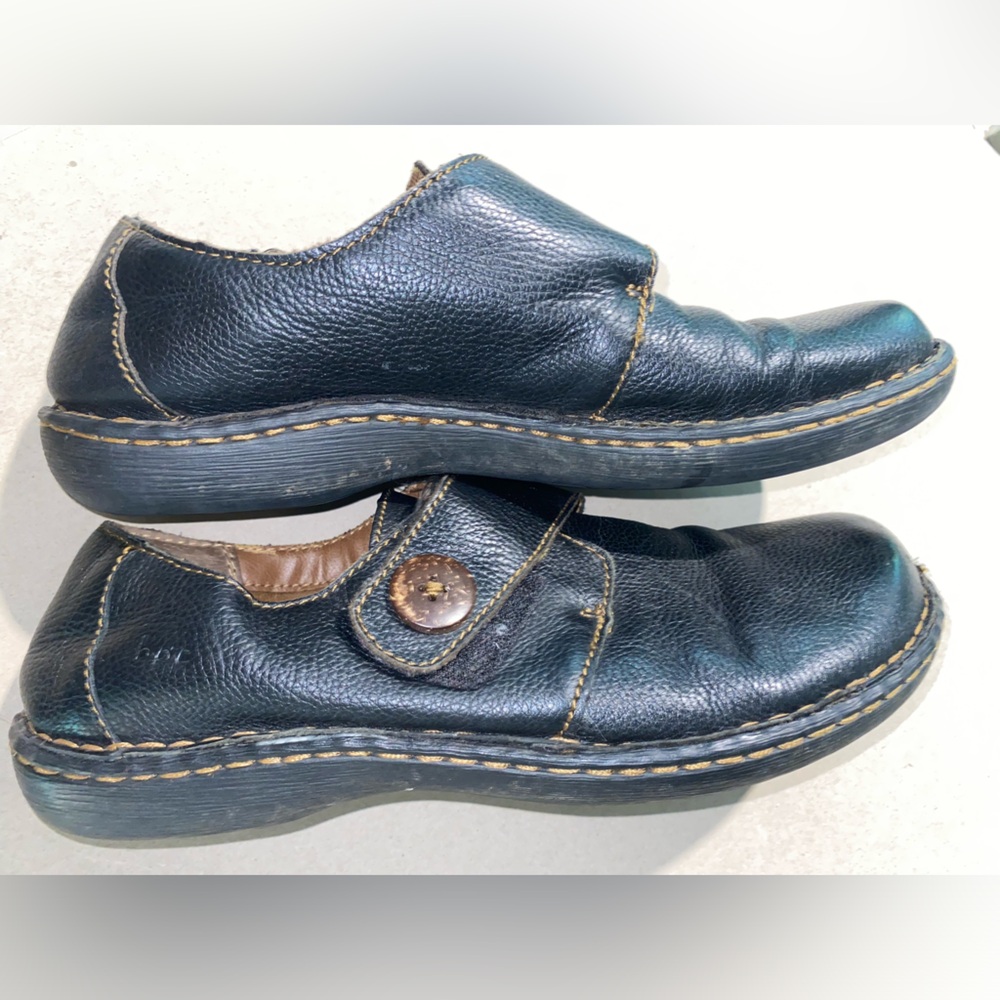 BOC leather side buckle shoes black flat woman’s 8.5 Born